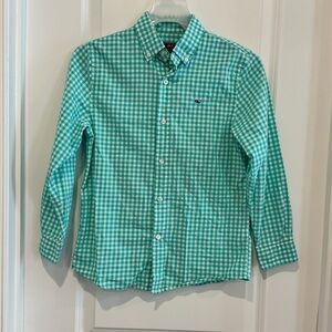 Adorable Vinyard Vines boys button down shirt in perfect condition.